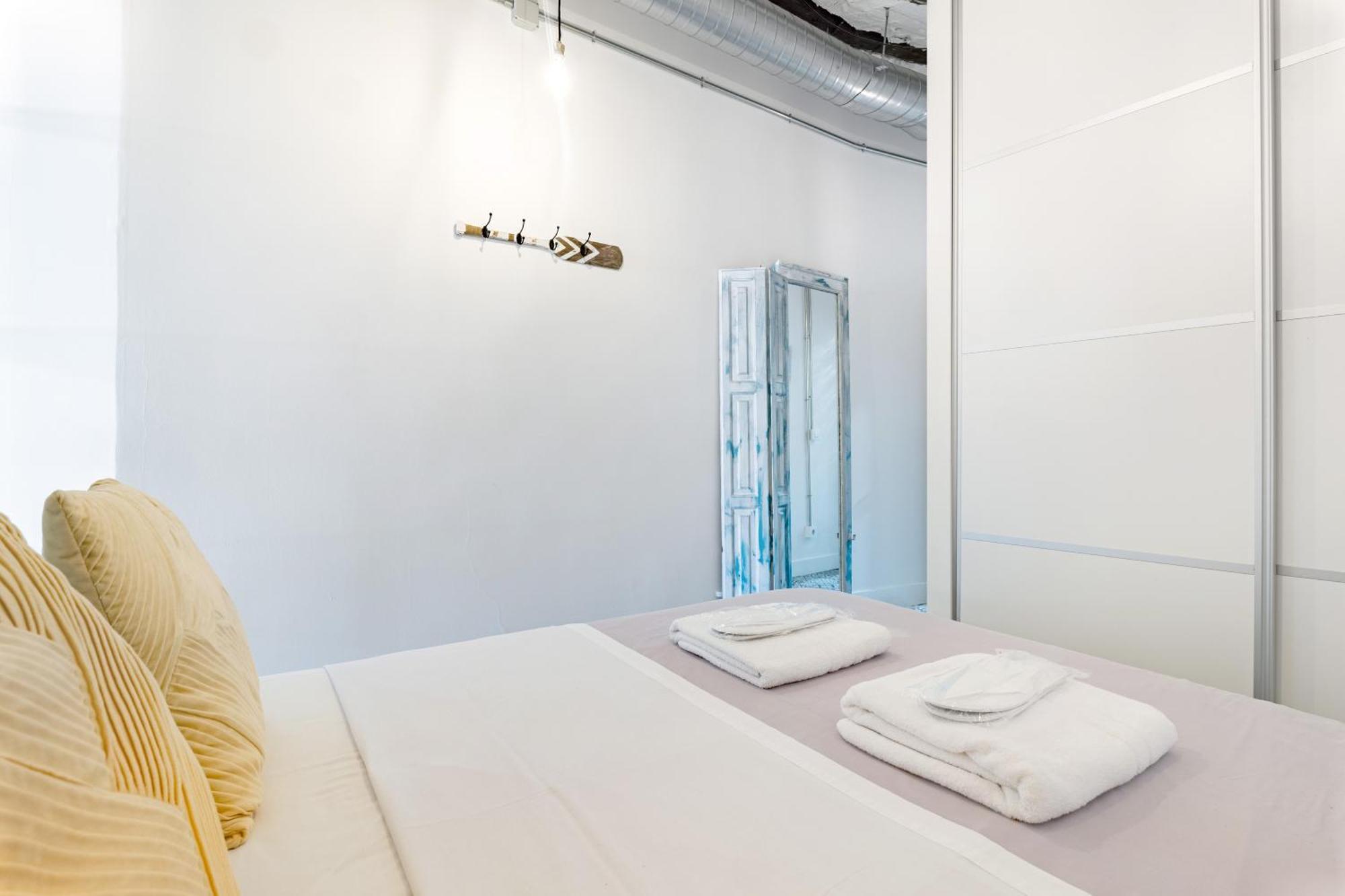 Vintage Apartment Near Puerta Del Sol Мадрид Екстериор снимка
